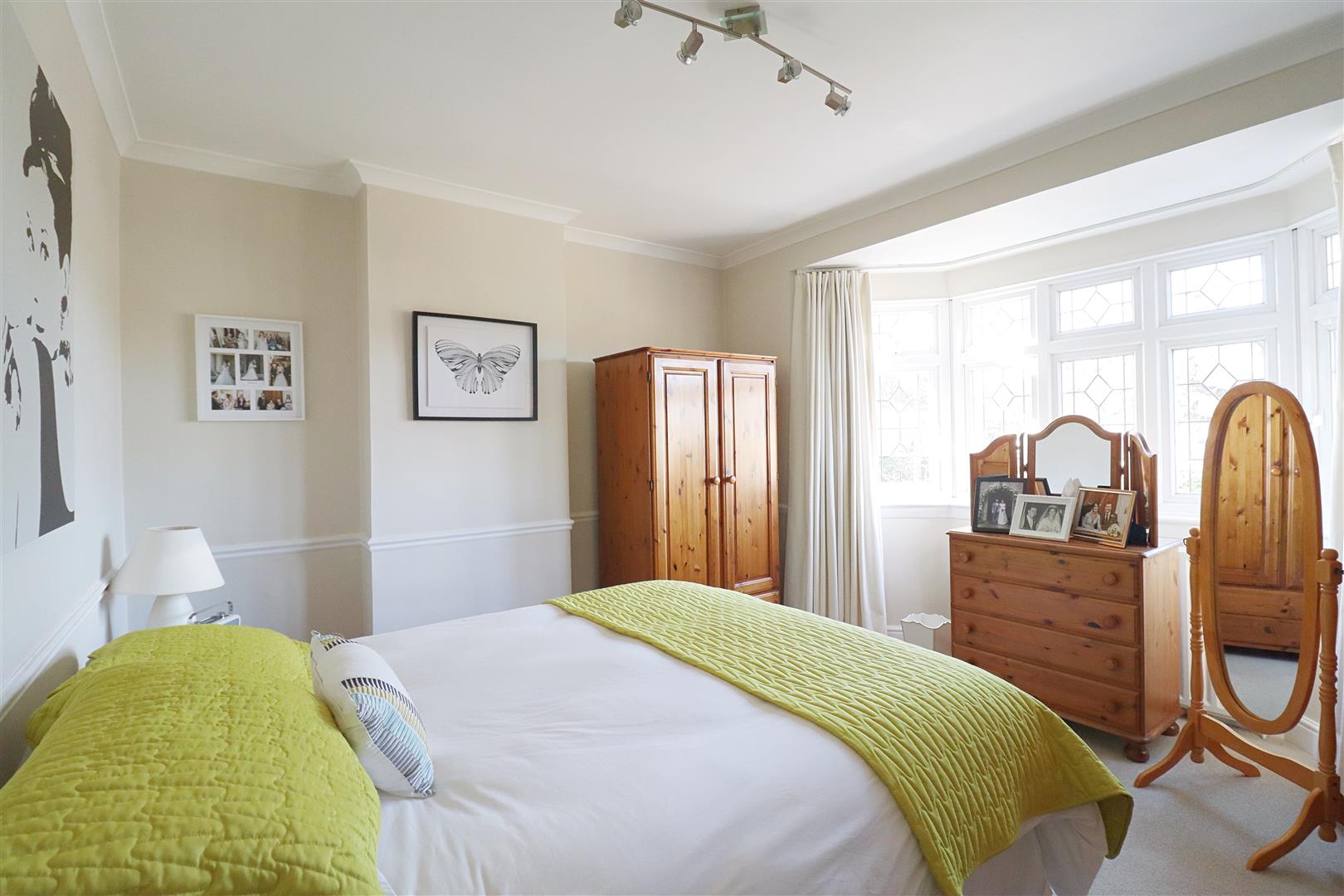 32062098 Ardleigh Green Road, Hornchurch Branocs Estates